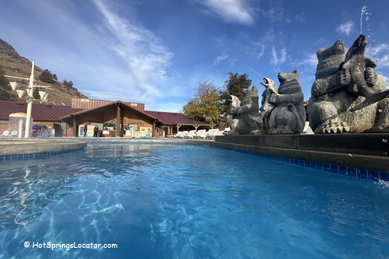 Kah-Nee-Ta Resort and Spa in Idaho: The picture "Kah-Nee-Ta Resort and Spa in Oregon pool with bear statues and lodge" features a close-up view of the blue pool water with playful bear statues spouting water on the right, and the resort’s main lodge building in the background under a bright sky.